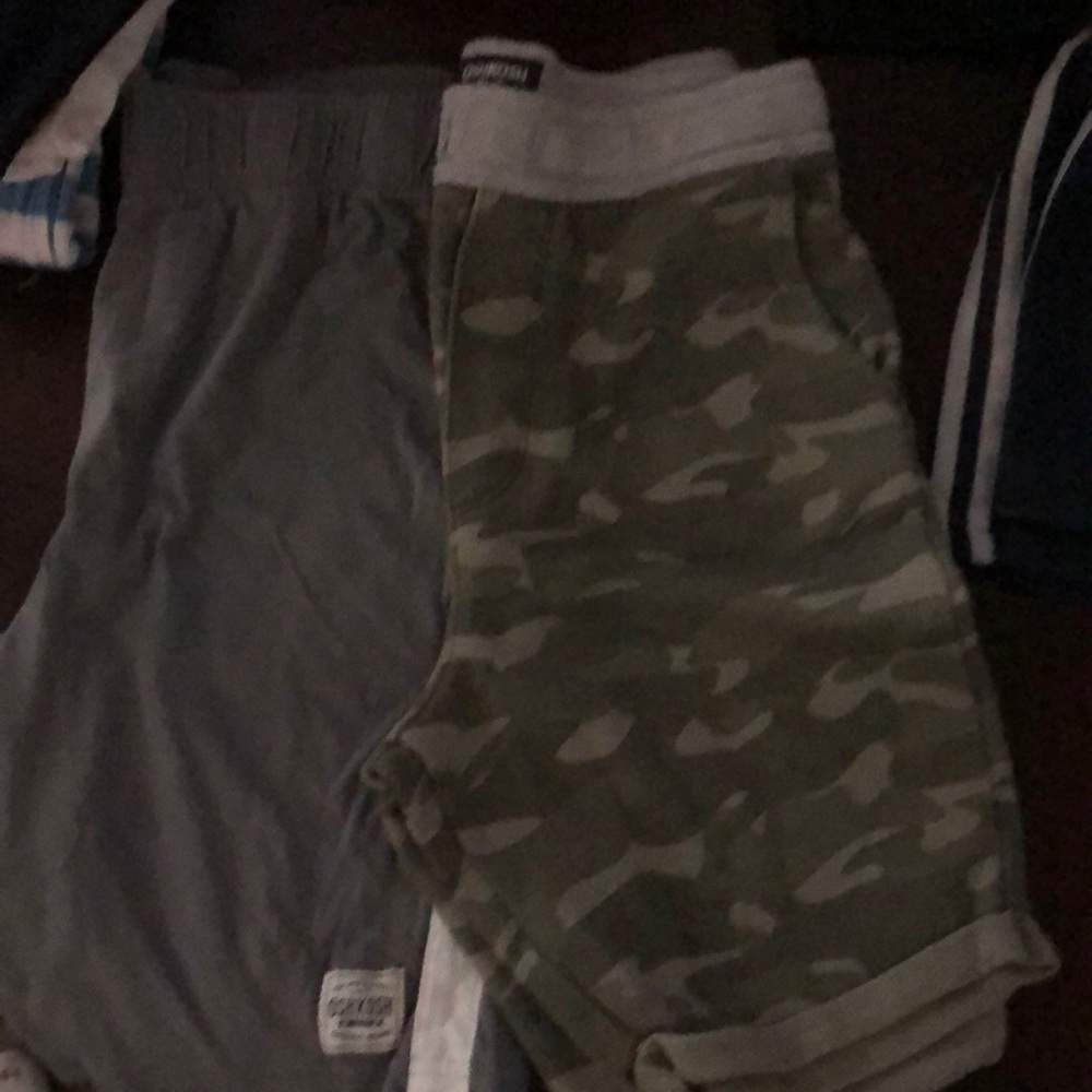 Carter’s boys shorts size 10.
